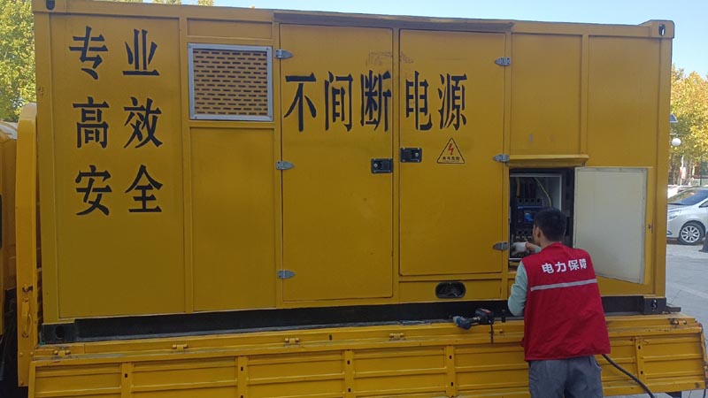 阜平柴油发电机组和UPS电源配合使用时，如何避免切换过程中的电力中断？